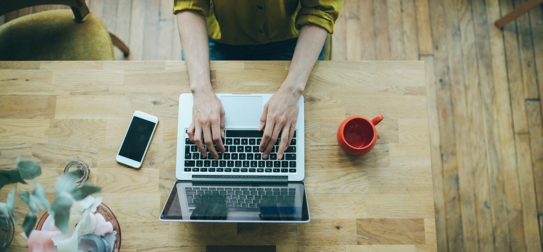 Účastníci webináře zaměřeného na správu finančního stresu