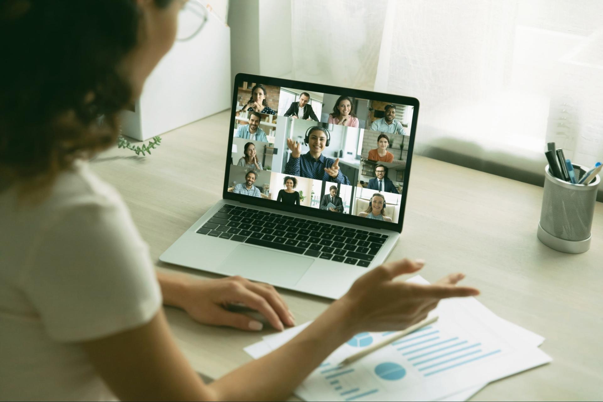 Skupinová diskuse během vzdělávacího webináře fluvario